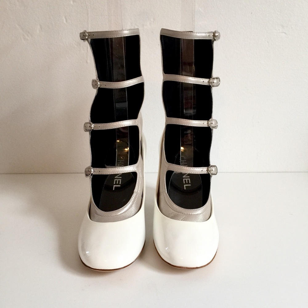 RARE NWT CHANEL WHITE PATENT PUMP WITH LAMBSKIN GLADIATOR INSET - Picture 13 of 13